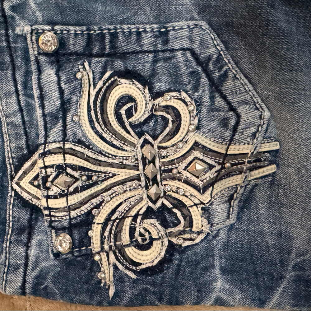 SOLD

Miss Me Blue Boot Cut Jeans with Embellished Pocket low rise.